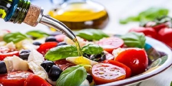 Lors de la préparation des plats du régime méditerranéen, il est essentiel d’utiliser de l’huile d’olive.